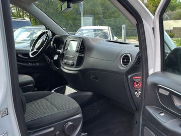 Mercedes V 220 - 9