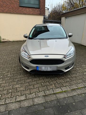 Ford Focus Ecoo Boost 1 Hand 18000 km Neue...