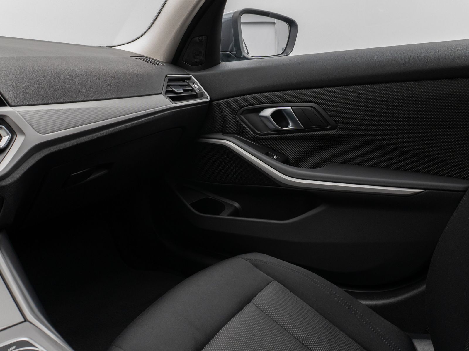 Fahrzeugabbildung BMW 320d DAB HiFi PDC Fernlichtassist Komfort Alarm