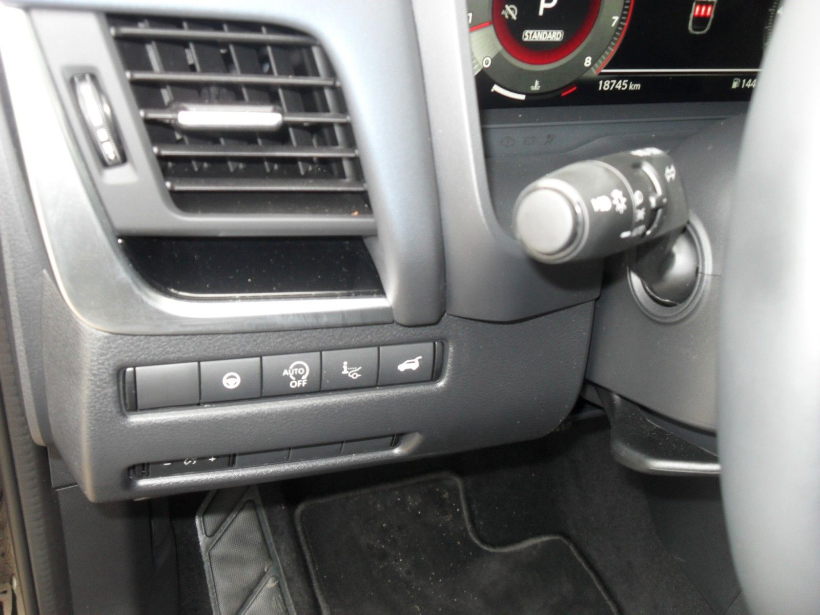 Fahrzeugabbildung Nissan Qashqai Tekna 4x4 | HeadUp | WP | Panorama