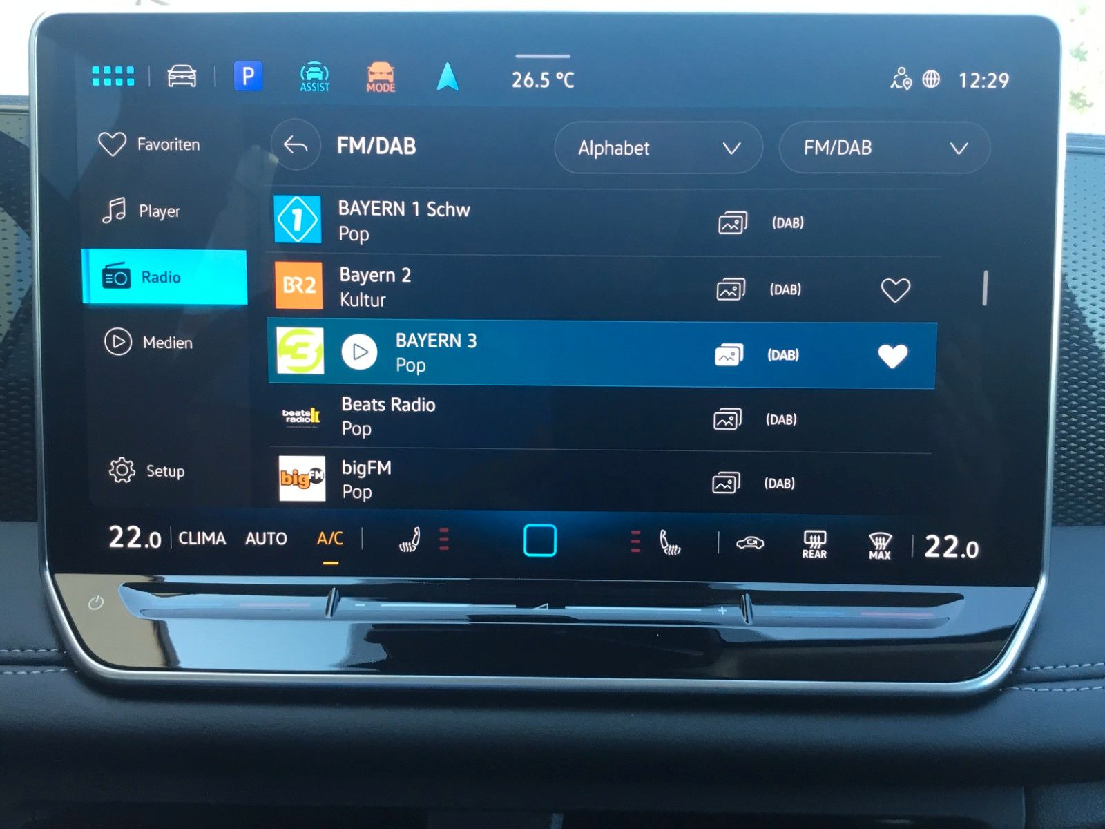 Fahrzeugabbildung Volkswagen Tiguan 1.5 eTSI DSG Life+AHK+LED+17"+Navi+Kamera