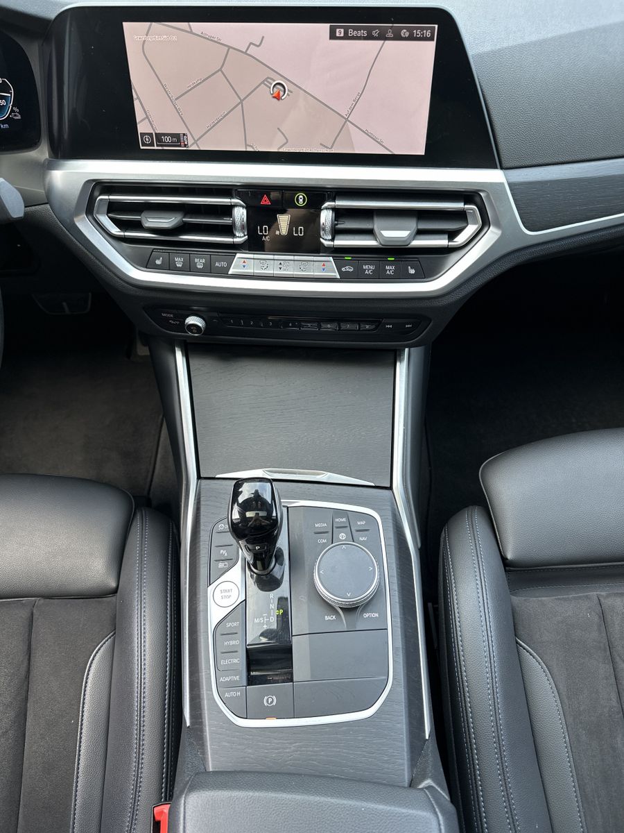 Fahrzeugabbildung BMW 330e Touring xDrive M-Sport NAV+LED+AHK+PANO+SHZ