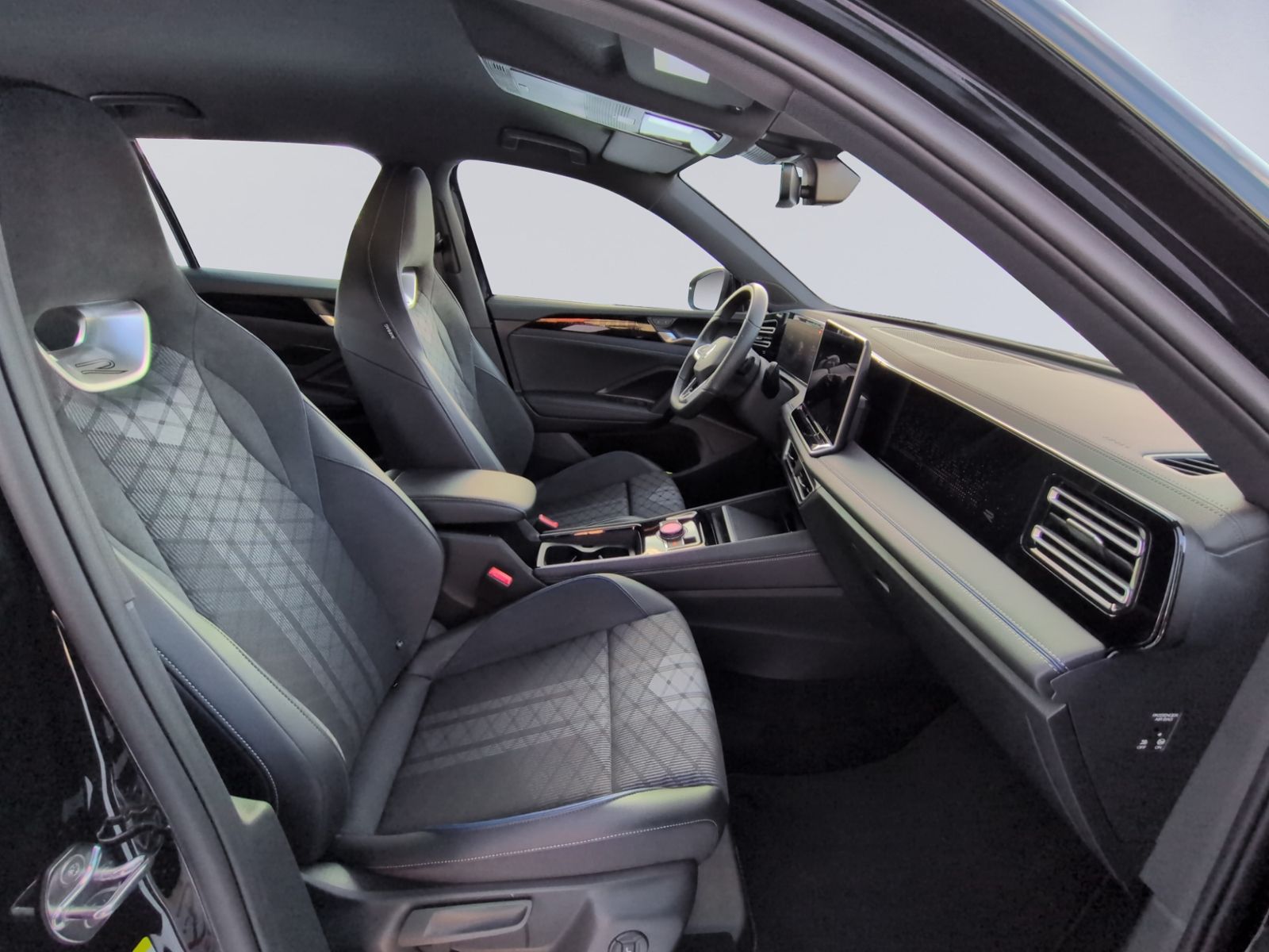 Tiguan R-Line 1.5 eTSI DSG AHK+RFK+