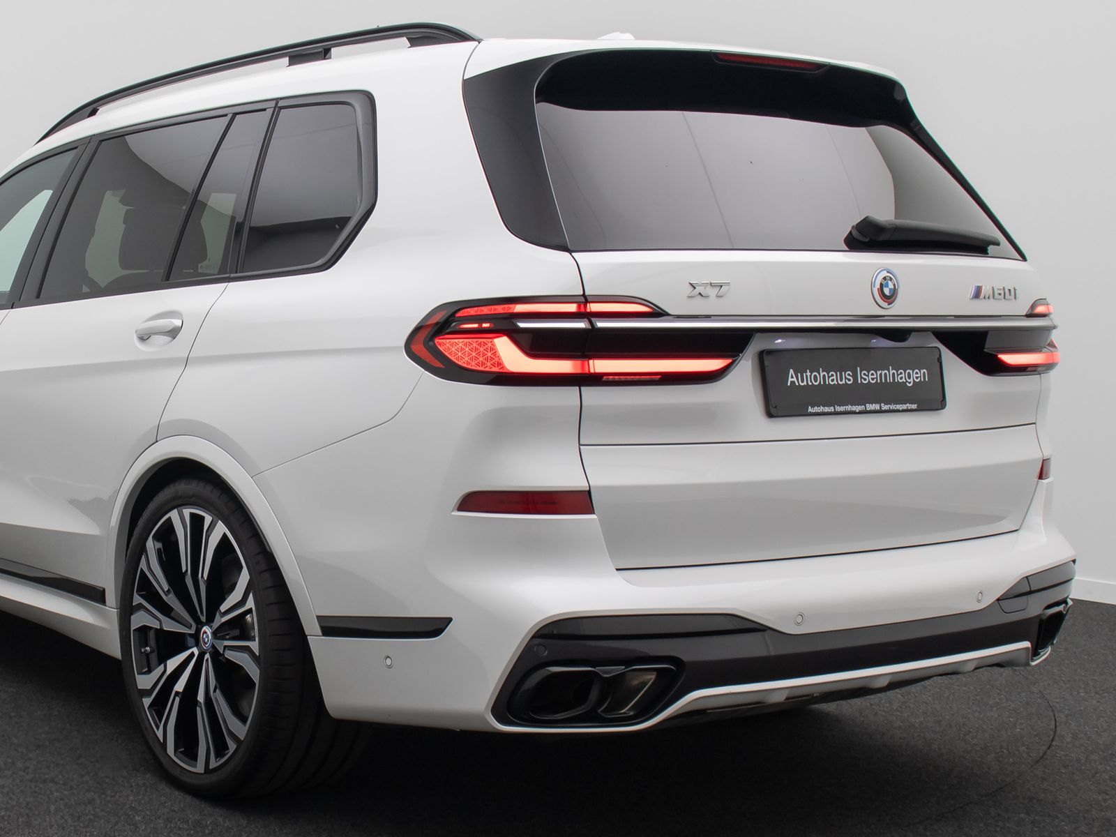 Fahrzeugabbildung BMW X7 M60i xD Individual HUD B&W SoftCL 23Zoll VOLL