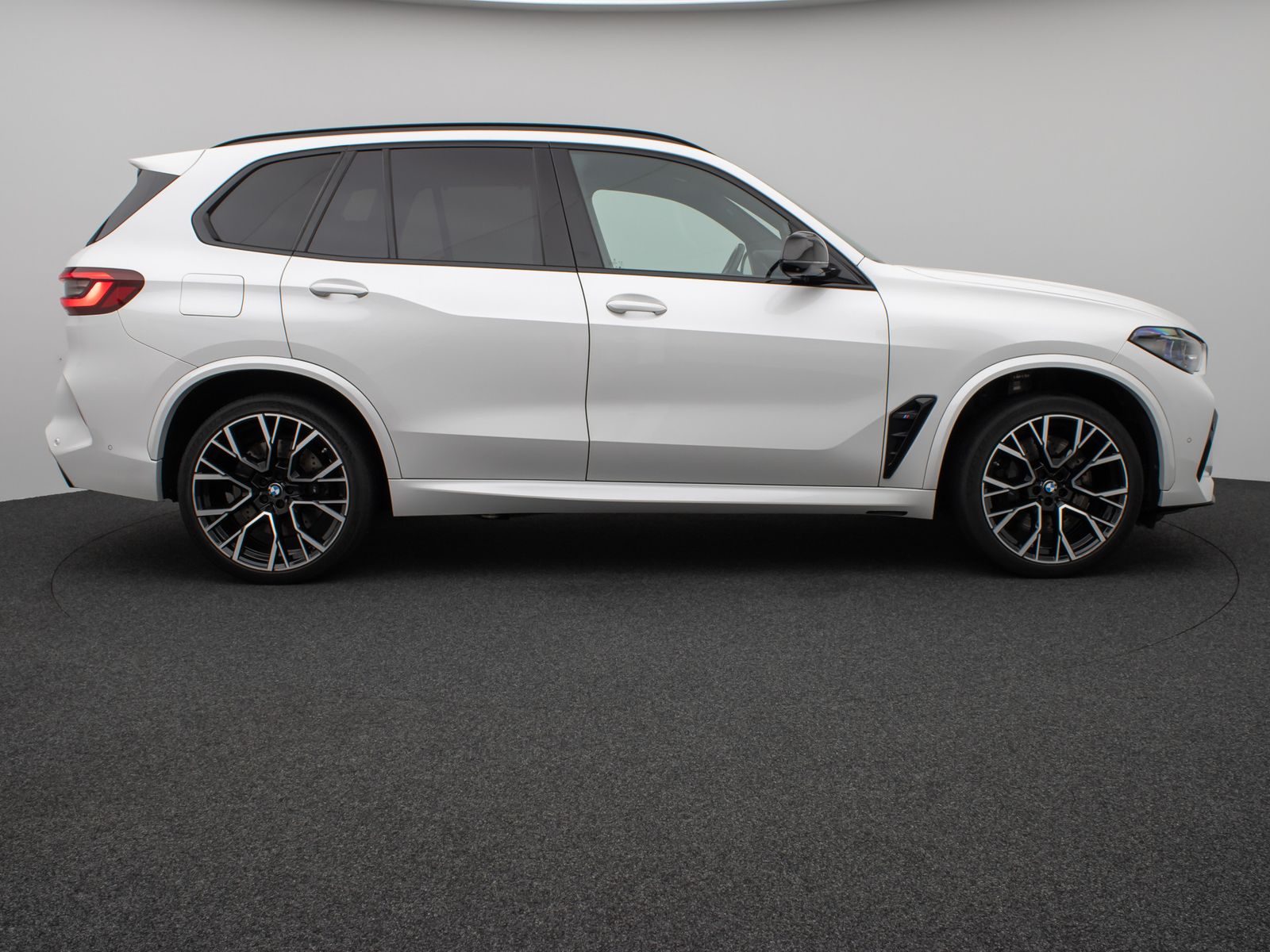 Fahrzeugabbildung BMW X5 M  Competition Panorama Laser 360°B&W SoftCL