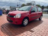 Renault Clio II Campus Je t'aime *TÜV NEU*KLIMA*2.HAND* - Renault Clio Gebrauchtwagen in Oldenburg
