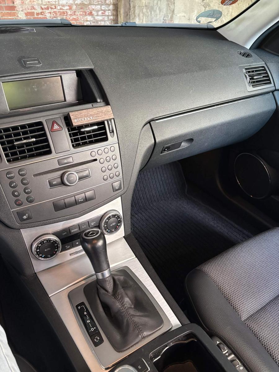Mercedes-Benz C220 2010 — photo 8
