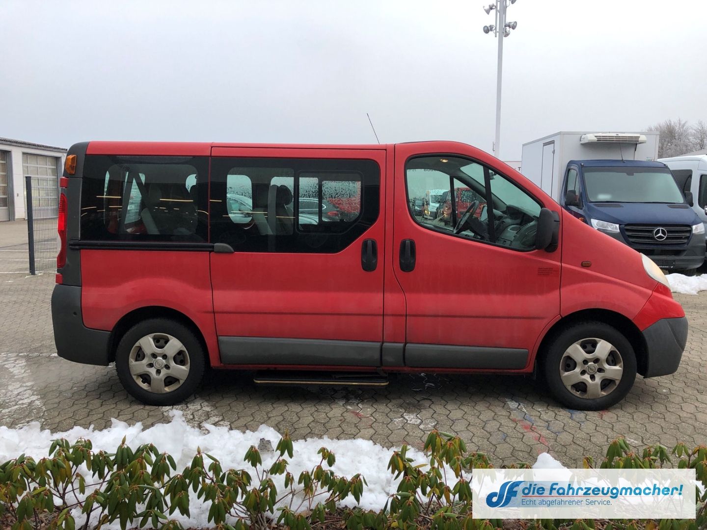 Fahrzeugabbildung Opel Vivaro Kasten Behindertengerecht 8022