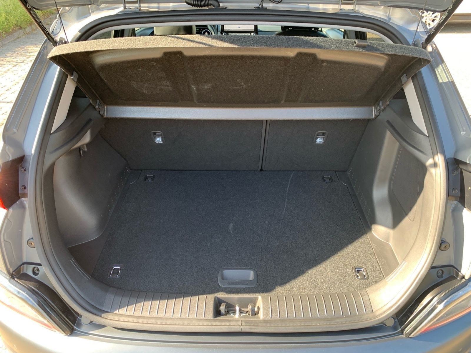 Fahrzeugabbildung Hyundai KONA 1.6 GDI Prime Hybrid Navi LED Leder 1Hd