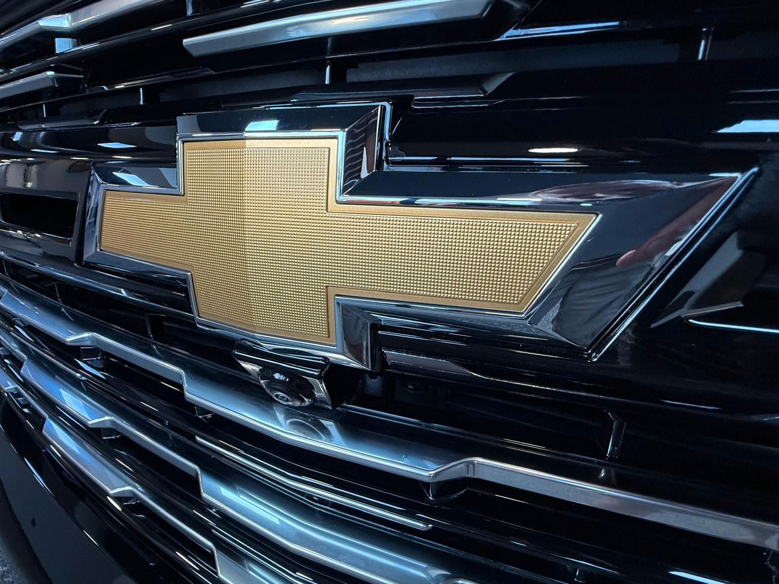 Fahrzeugabbildung Chevrolet 2026 SUBURBAN HIGH COUNTRY 24"-PANORAMA