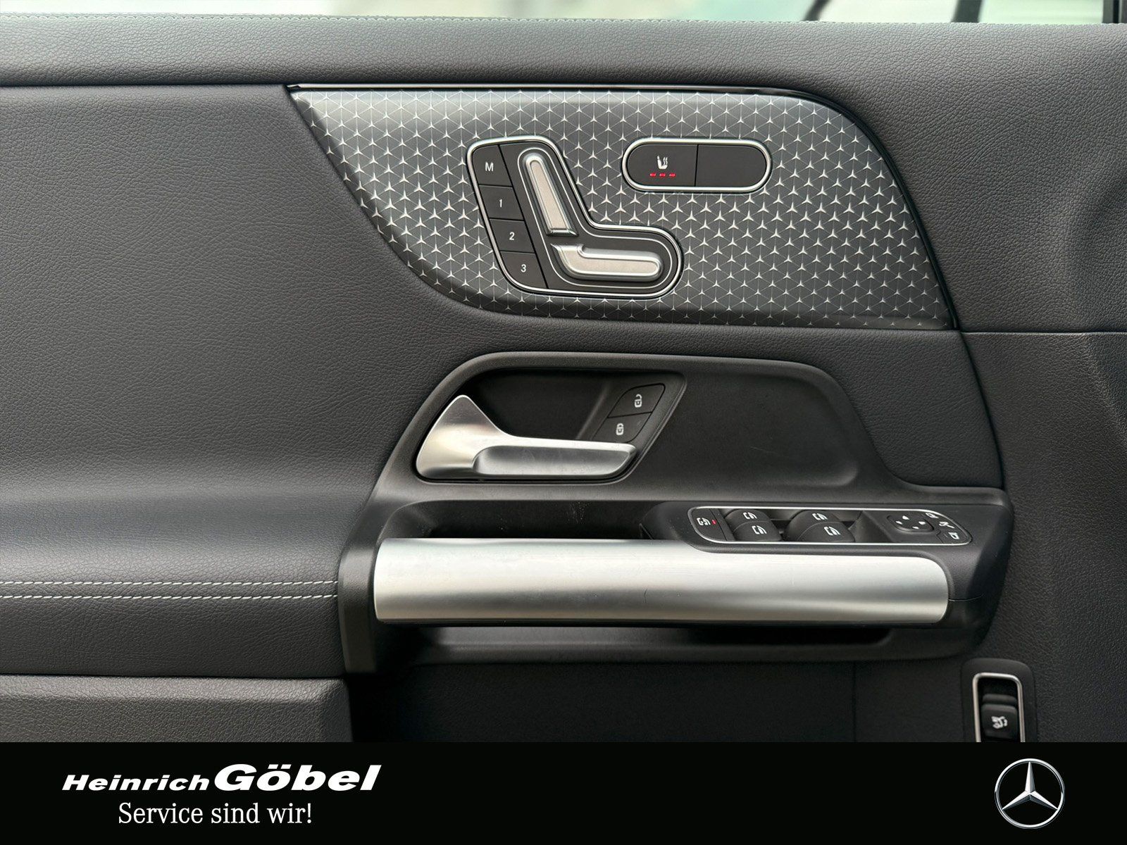 Fahrzeugabbildung Mercedes-Benz GLA 220 d 4M PROGRESSIVE*PANO*AHK*MEMORY*KAMERA