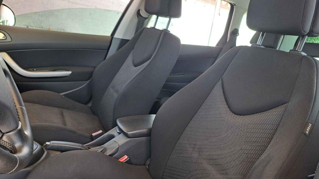 Peugeot 308 2009 — photo 14