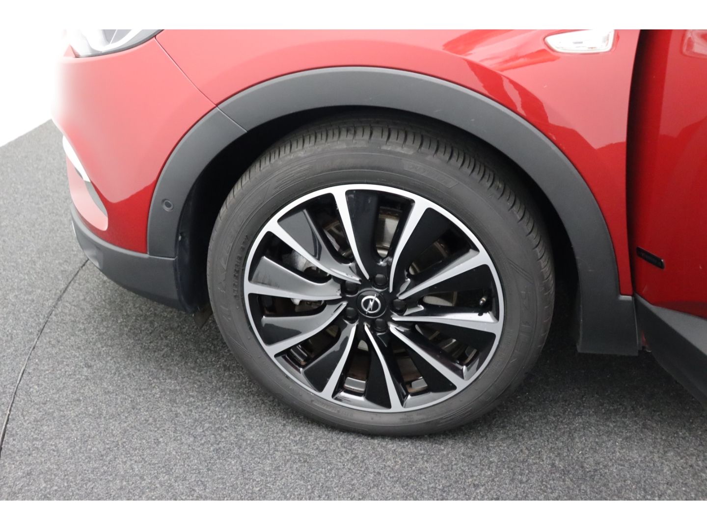 Fahrzeugabbildung Opel Grandland 1.6 Ultimate Plug-in-Hybrid 4 ACC AHK