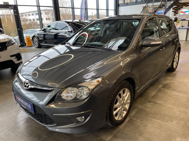 Hyundai i30 *TEMPOMAT*SZHZ*KLIMAAUTOMATIK*PDC*