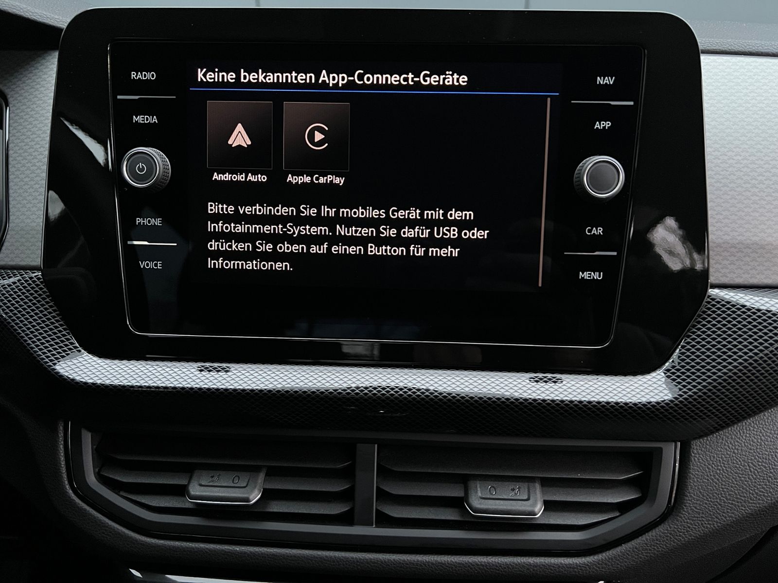 Fahrzeugabbildung Volkswagen T-Cross 1.5 TSI Life DSG *IQ-Light, PDC, Kamera,