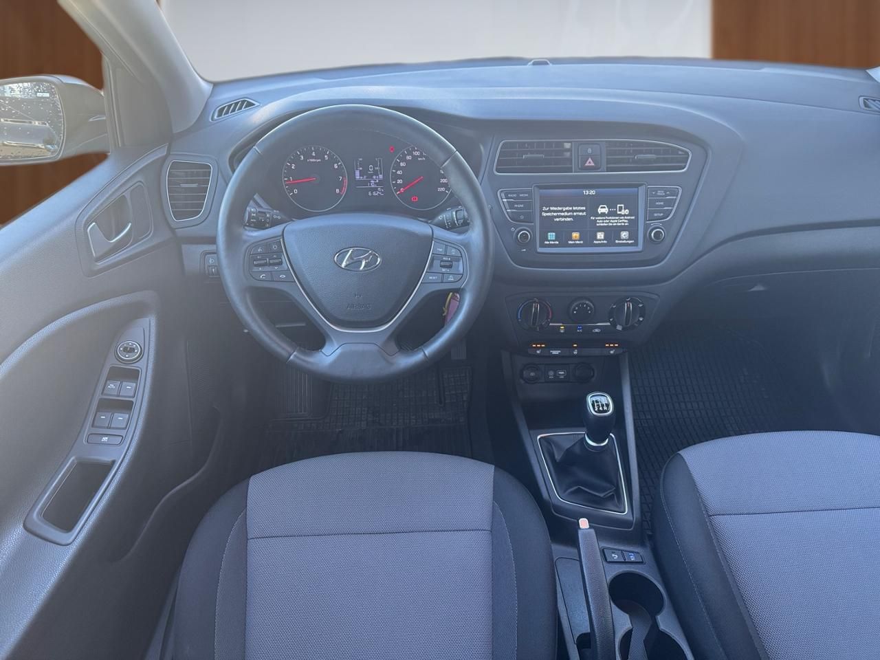 Fahrzeugabbildung Hyundai i20 TREND KAMERA*SHZ*LHZ*CARPLAY*KLIMA*PDC*RADIO