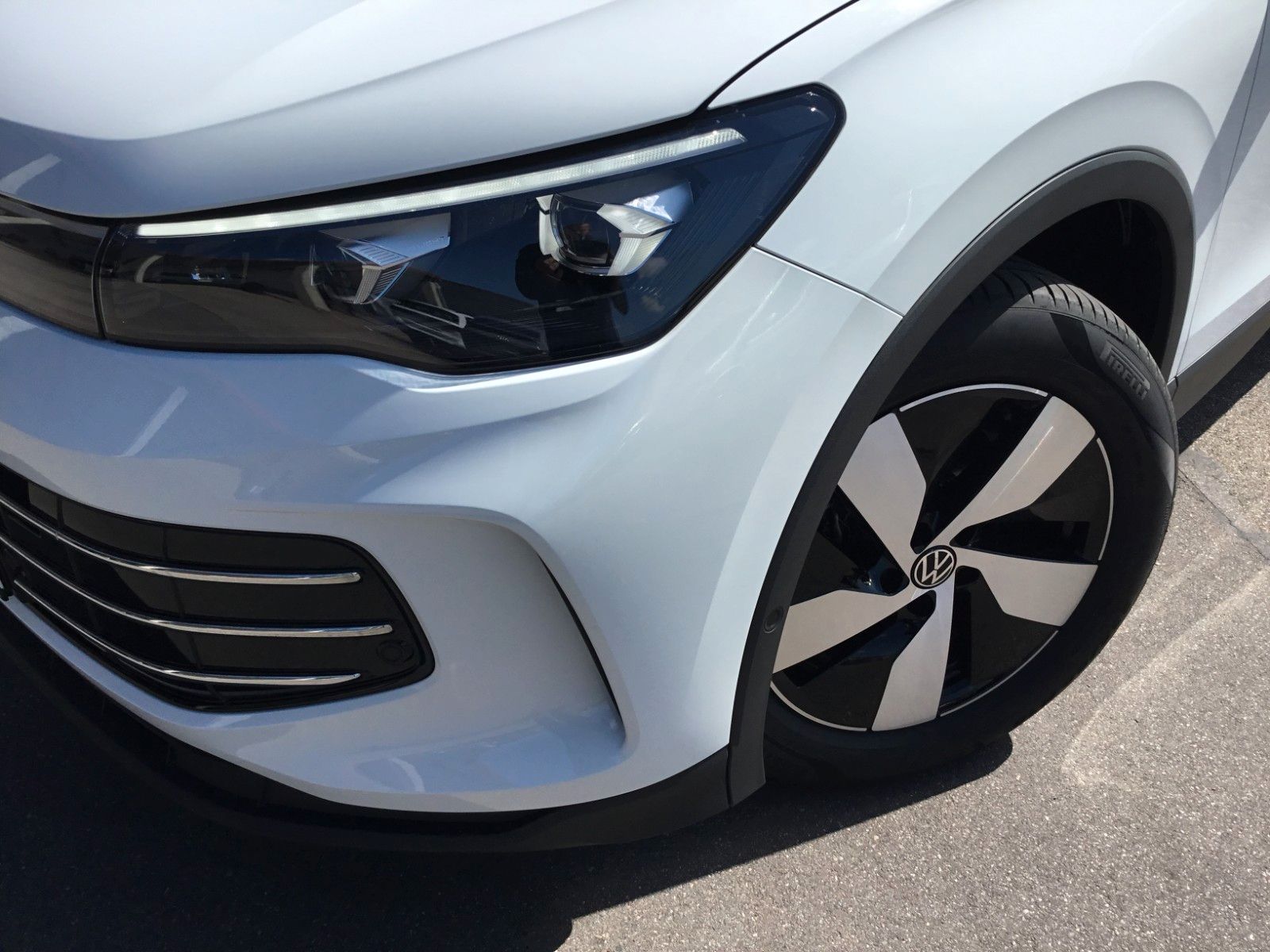 Fahrzeugabbildung Volkswagen Tiguan 1.5 eTSI DSG Elegance+360°+MatrixLED+AHK