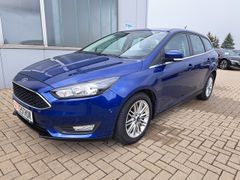 Fahrzeugabbildung Ford Focus Turnier NAVI PARK-ASSISTENT SITZHEIZUNG