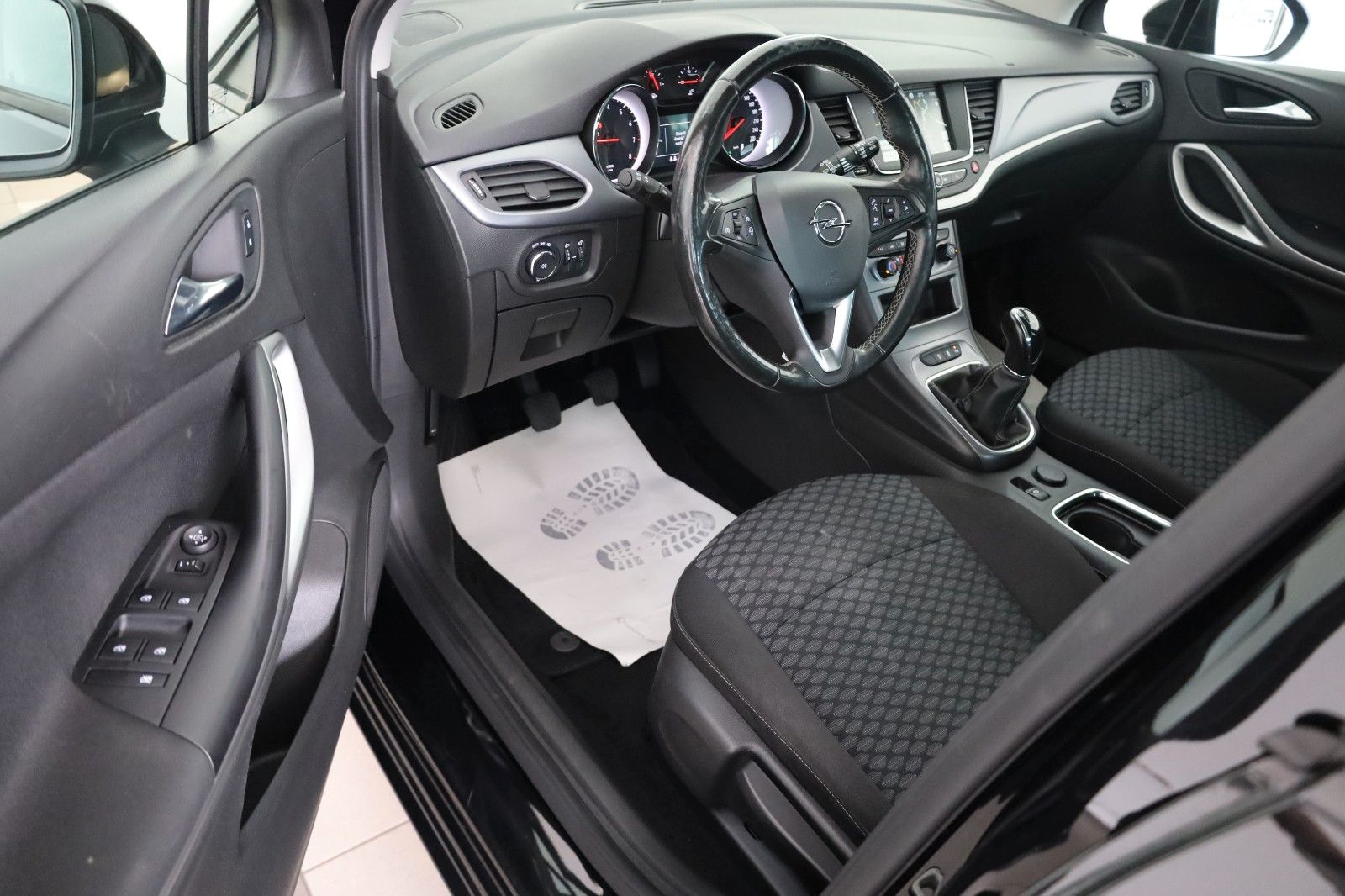 Fahrzeugabbildung Opel Astra K Lim. 5-trg. Edition Navi,LED,SH,PDC