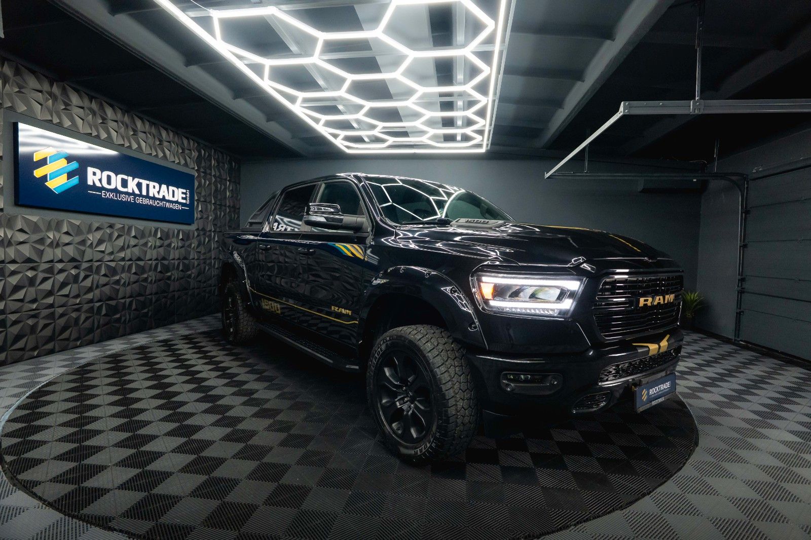 Fahrzeugabbildung Dodge RAM 5.7 V8 HEMI 4x4 OFFROAD NightPaket AXLE LOCK