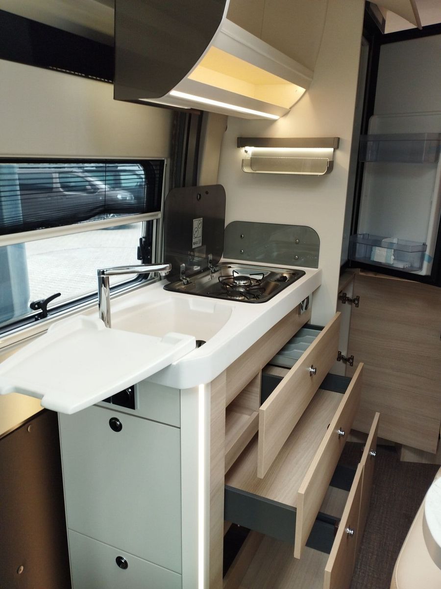 Fahrzeugabbildung Eura Mobil Van V 595 HB RFK, Klimaauto, Fahrassistenzpaket