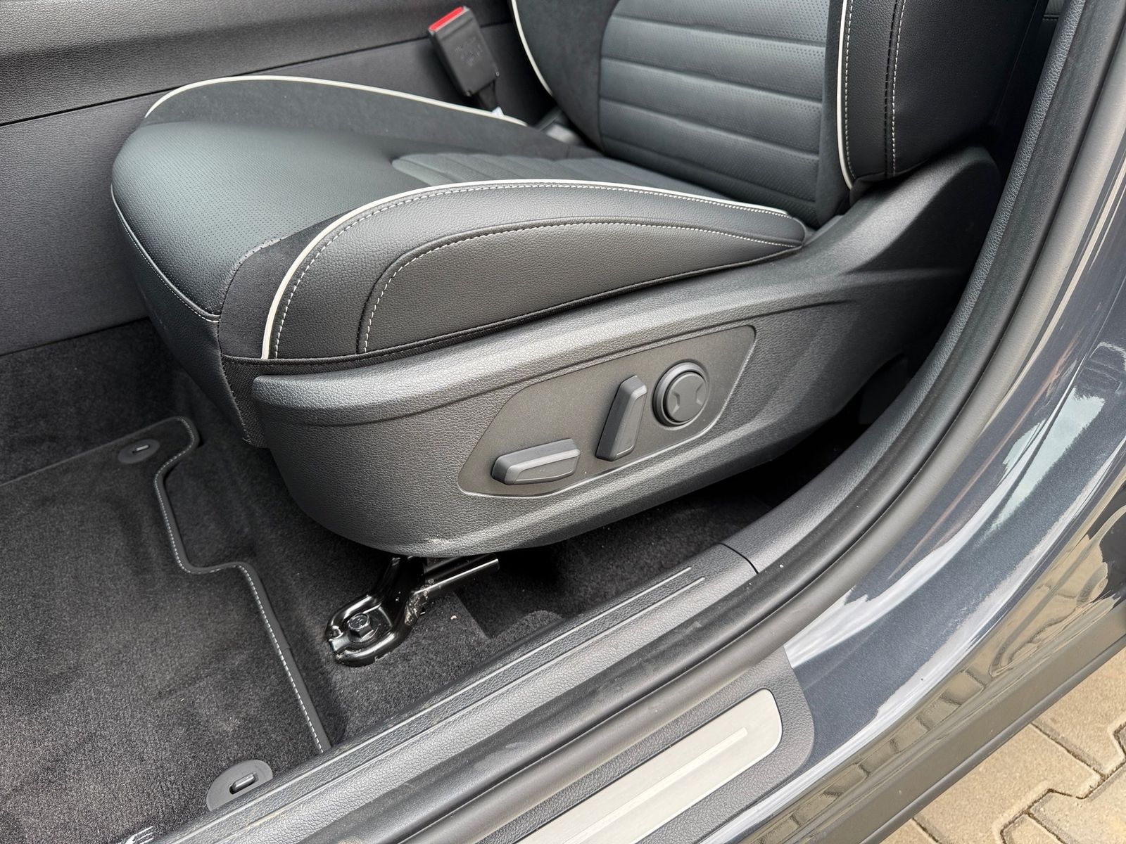 Fahrzeugabbildung Kia SPORTAGE 1.6T AWD DCT GTL DRI GD SOUND