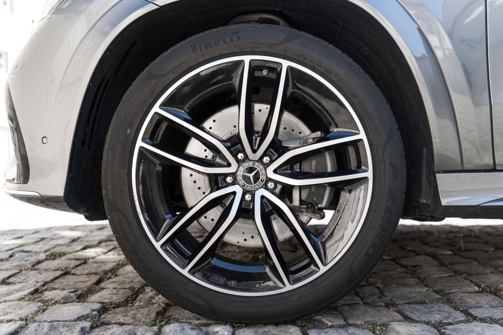 Fahrzeugabbildung Mercedes-Benz GLE 350de 4Matic AMG 3D KAM BURMESTER ACC LUFT