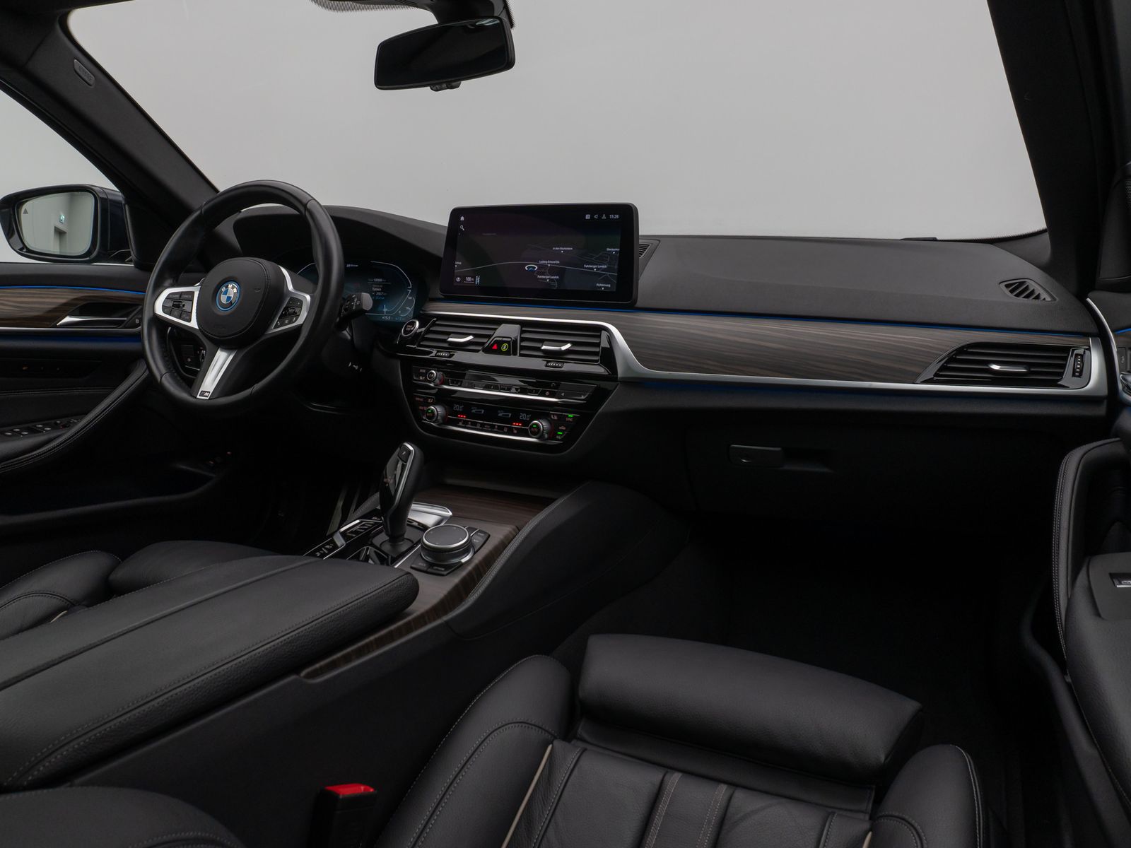 Fahrzeugabbildung BMW 530e xD M Sport Panorama Kamera HUD DAB HiFi