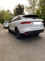 Jaguar F-Pace 30d AWD Prestige Automatik Prestige - Jaguar F-PACE Prestige mit Diesel-Antrieb