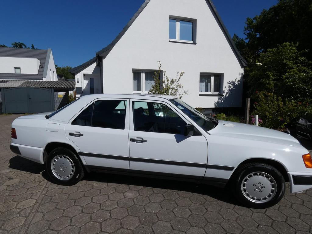 Mercedes-Benz E 260