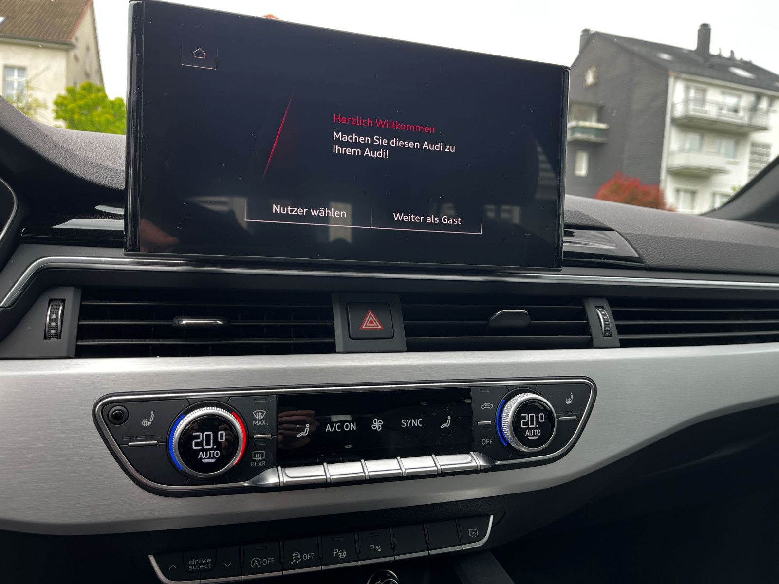 Fahrzeugabbildung Audi A4 Avant 40 TDI S line LED PANO NAVI SHZ KAM AHK