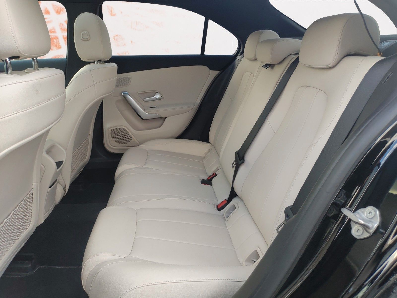 Fahrzeugabbildung Mercedes-Benz A200 Lim. ! NAVI ! PANORAMA ! LEDER ! MOTOR NEU