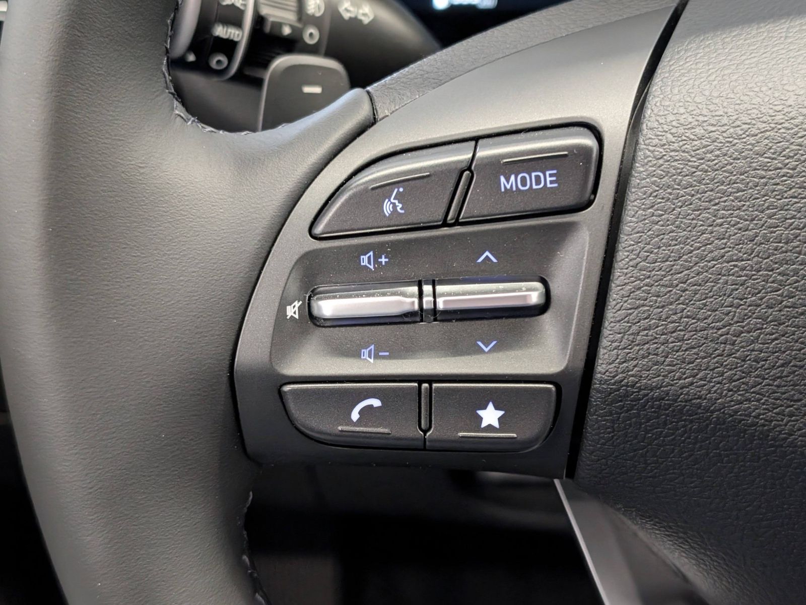 HYUNDAI i30 Kombi 1.6 T-GDI Trend Automatik SHZ Navi – Bild 32