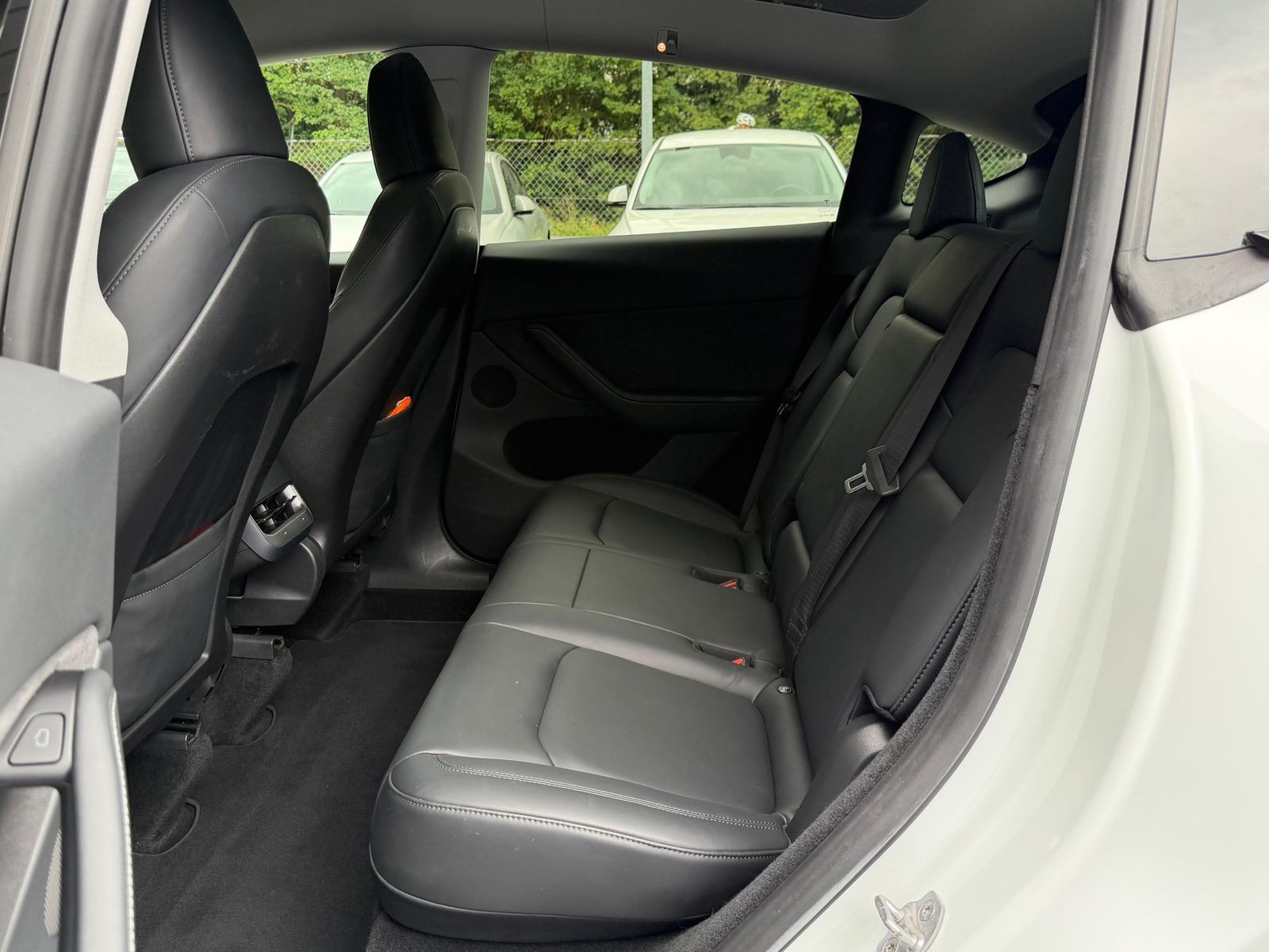 Fahrzeugabbildung Tesla Model Y LR Dual AWD PANO+STDHZ+NAVI+LED+ACC+19"+
