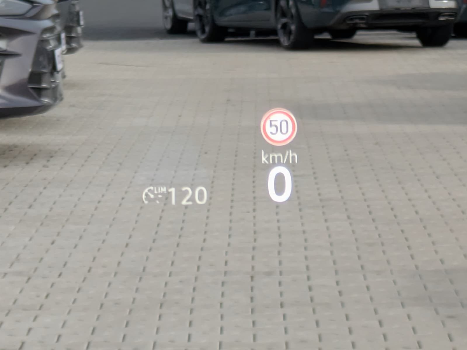 Fahrzeugabbildung Volkswagen Tayron 2.0 TDI 4M R-Line 7Si*MATRIX*AHK*PANO*HUD