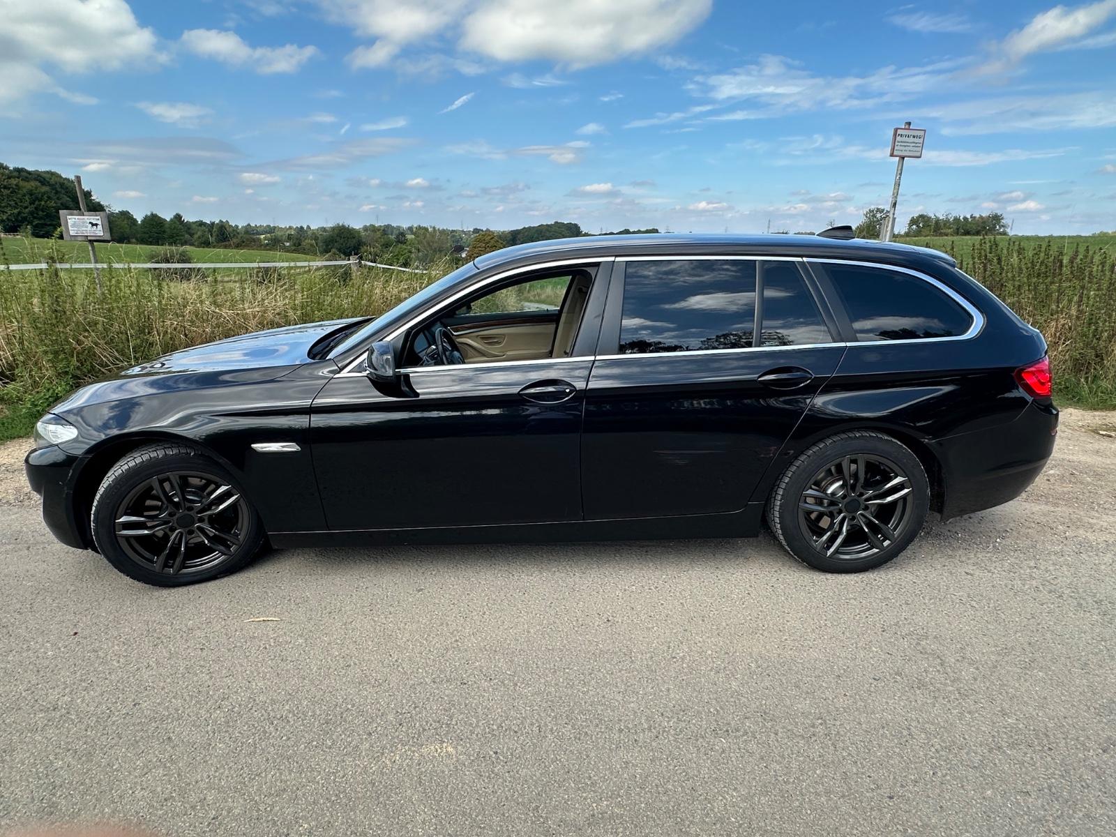 BMW 520 2012 — interior