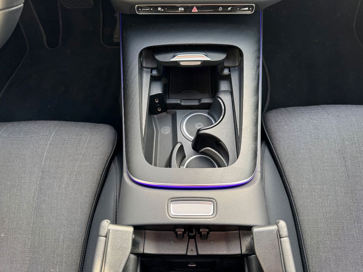 Fahrzeugabbildung Mercedes-Benz E 220d T Avantgarde+Pano+DistrPro+AHK+RFK+MBUX