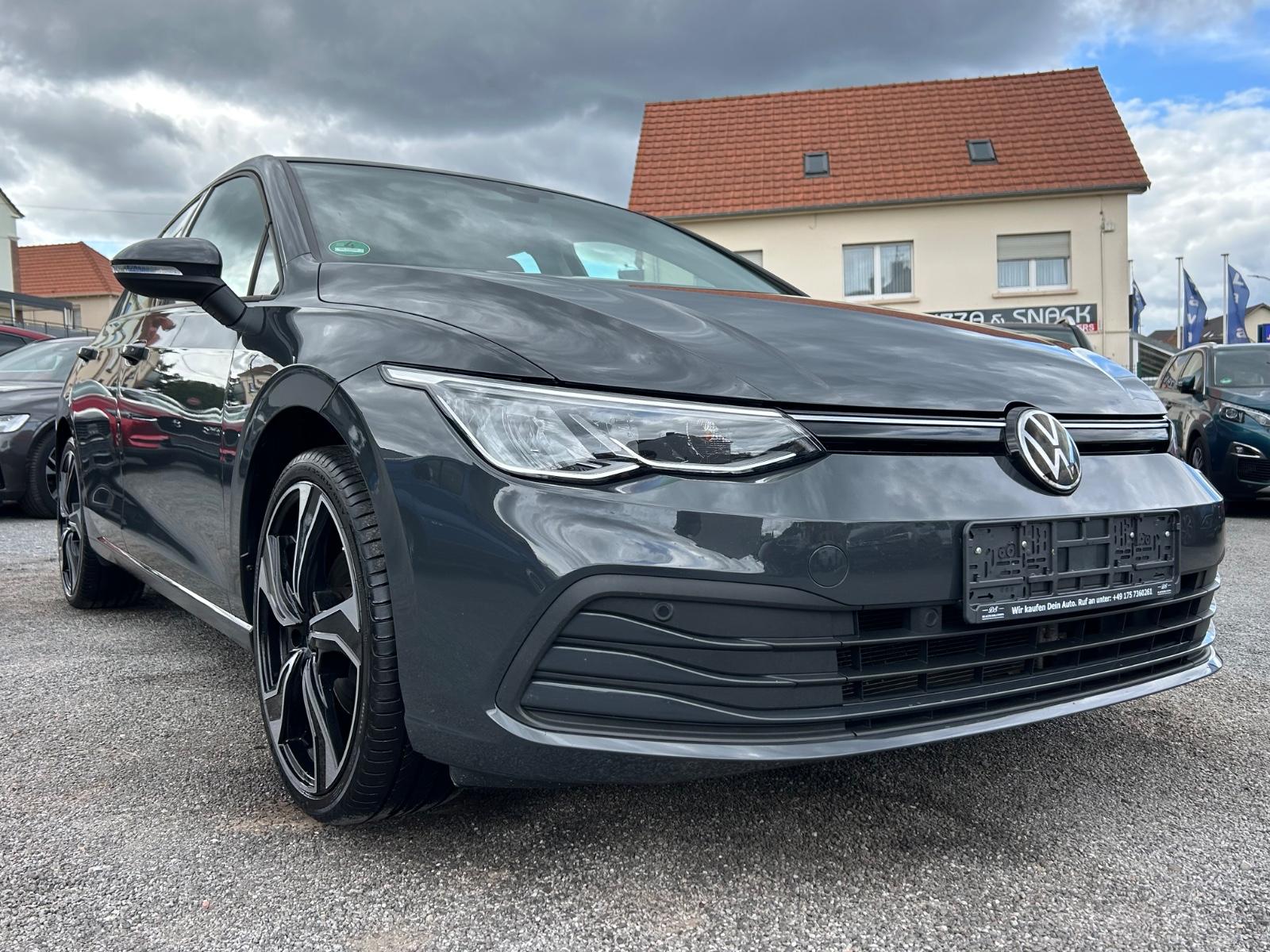 Volkswagen Golf VIII ACC + SHZ + LANE ASSIST + KEYLESS