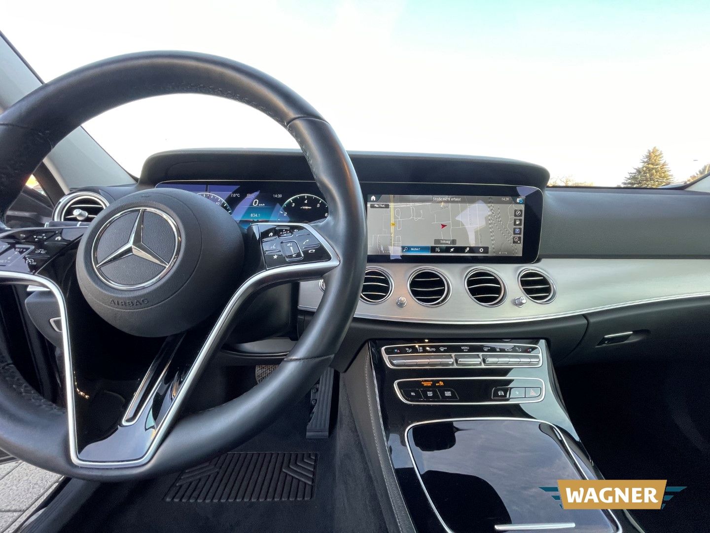 Fahrzeugabbildung Mercedes-Benz E 450 T 4Matic Multibeam LED Memory