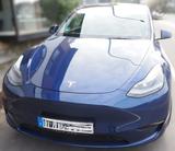 Tesla Model Y - Tesla Model Y: Blau