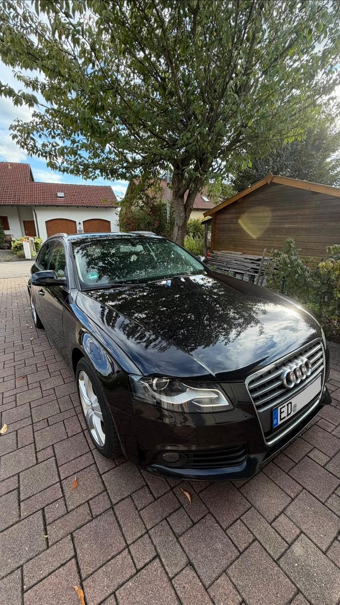 Audi A4 2011 — салон