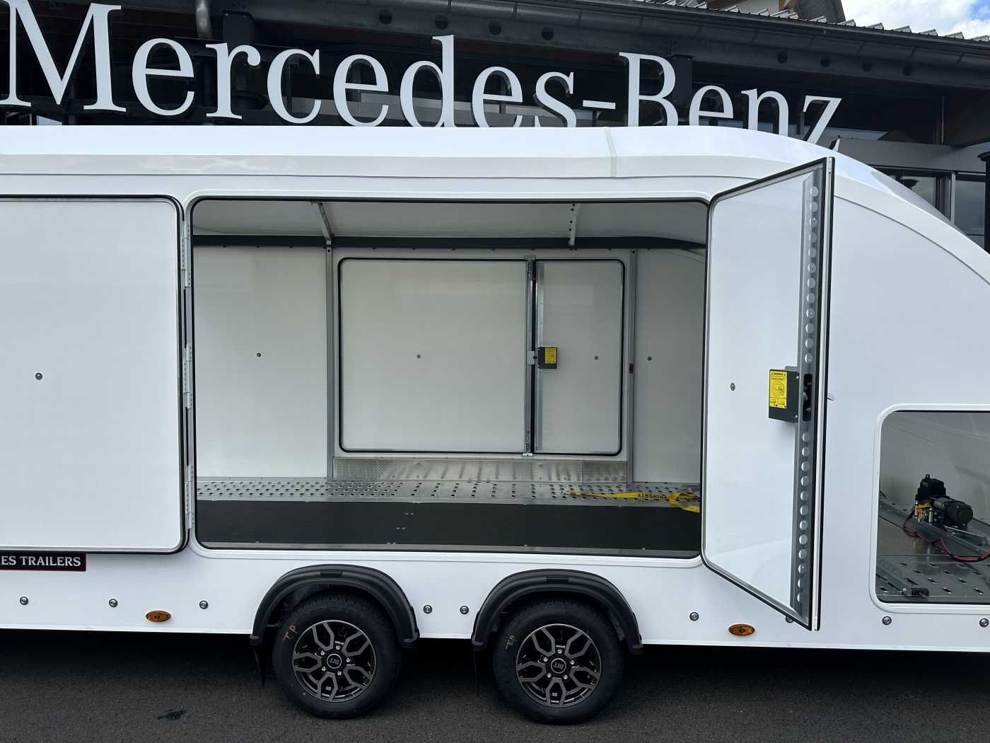 Fahrzeugabbildung Brian James Brian James Race Sport Länge: 5,03 m / 3.000 kg