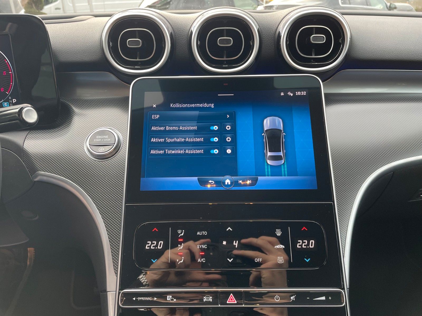 Fahrzeugabbildung Mercedes-Benz C 220 d AVANTGARDE AHK+HUD+DISTR+R-Kamera+Carpla