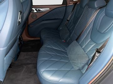 BMW XM - 10