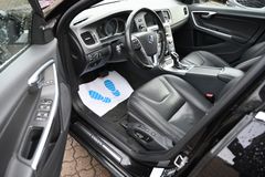 VOLVO V60 Kombi D4 Summum Leder Schiebedach Navi VOLL VOLVO V60 Kombi D4 Summum Leder Schiebedach Navi VOLL