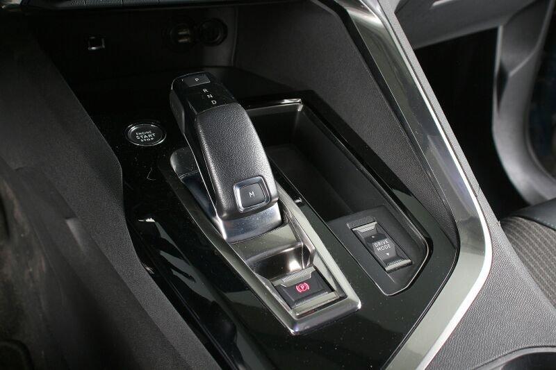 Peugeot 3008 1.2 PureTech Allure Pack LED Navi AHK