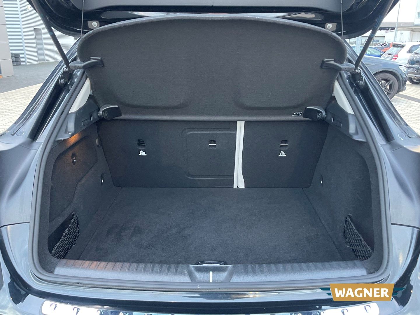 Fahrzeugabbildung Mercedes-Benz GLA 180 Sport Utility Sitzheizung Navi