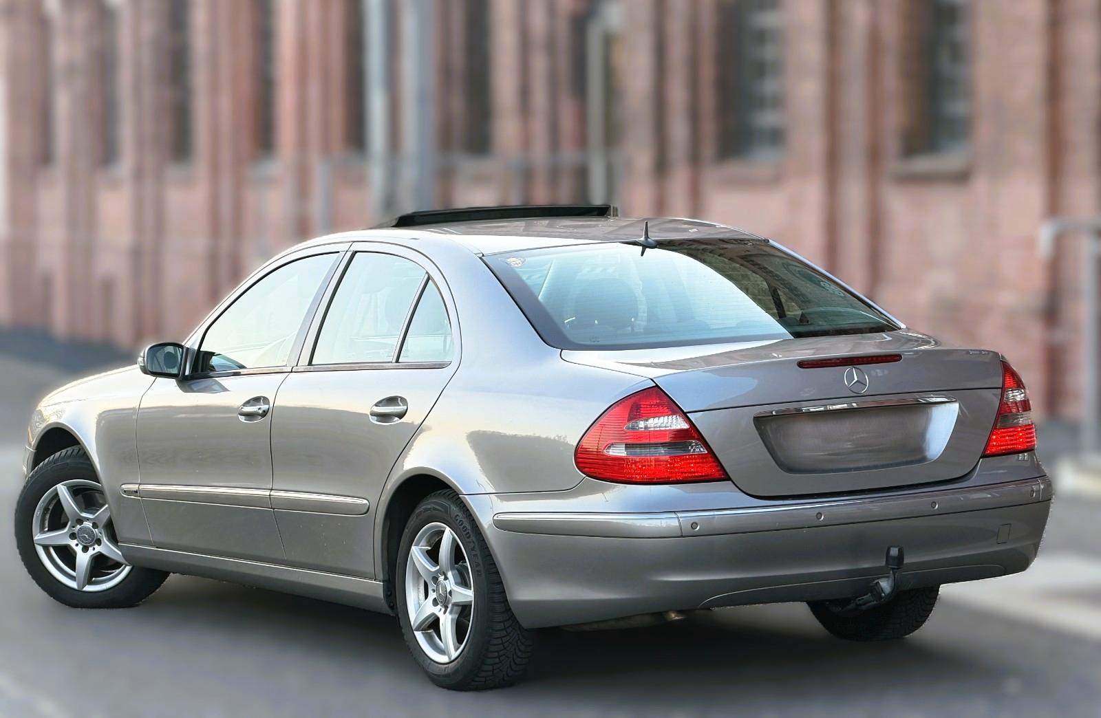 Mercedes-Benz E 220 CDI Lim  Navi GSD PDC AHK Xenon SHZ
