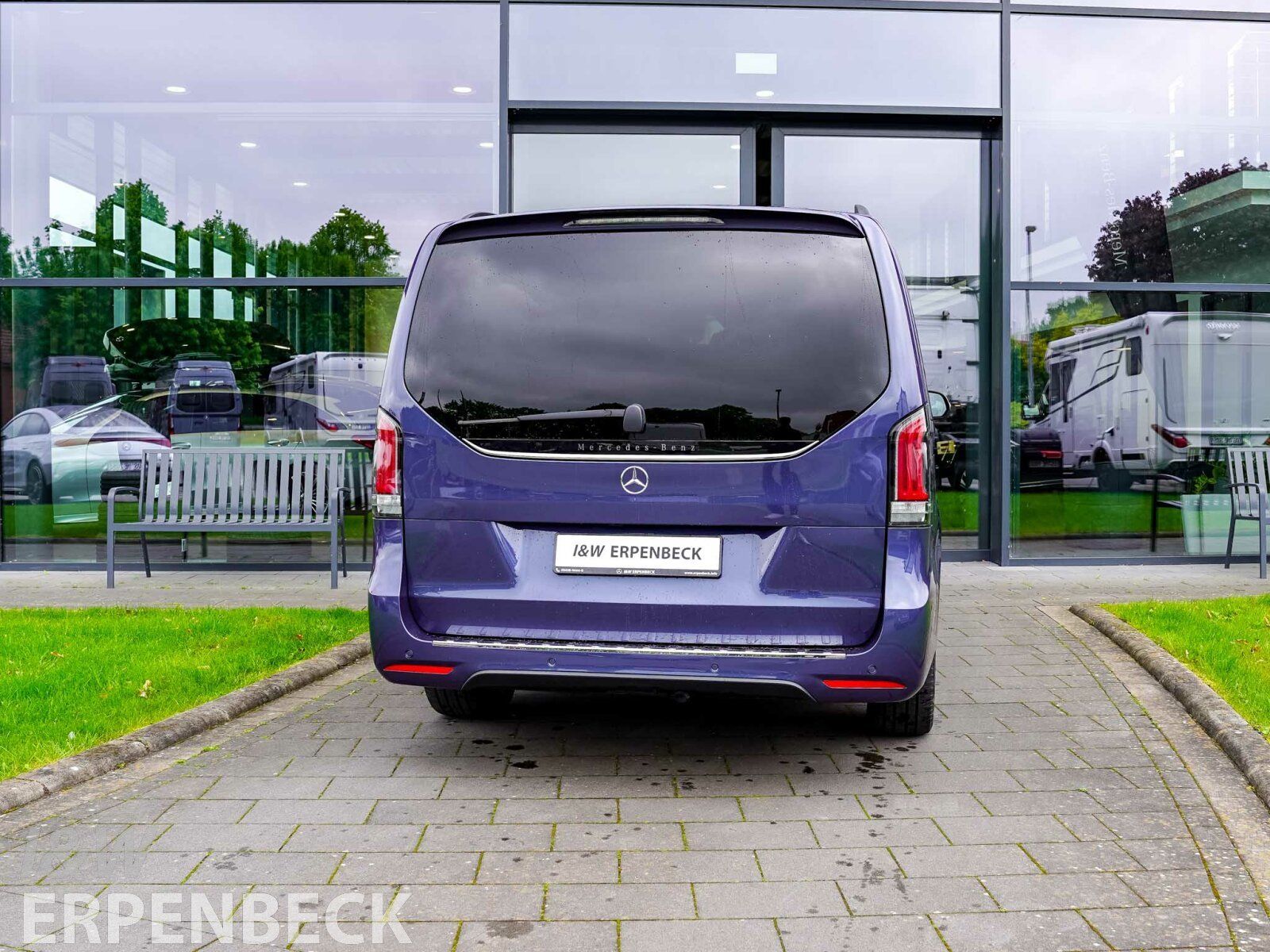 Fahrzeugabbildung Mercedes-Benz V 300 d AVANTGARDE L AMG AHK Distronic Airmatic