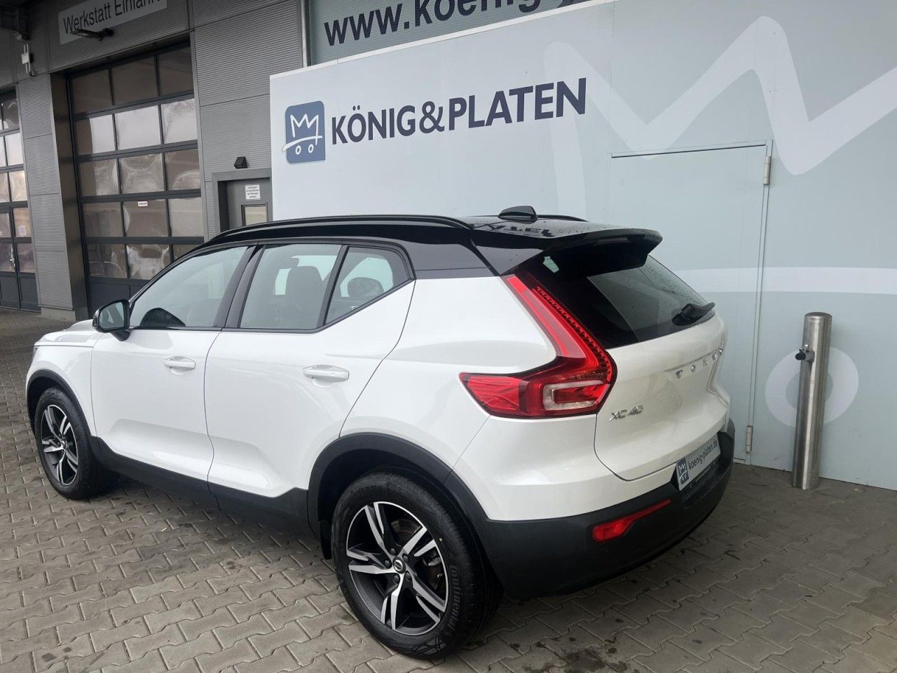 Volvo XC40 B5 AWD R-Design 6d Klima Navi Leder foto 5
